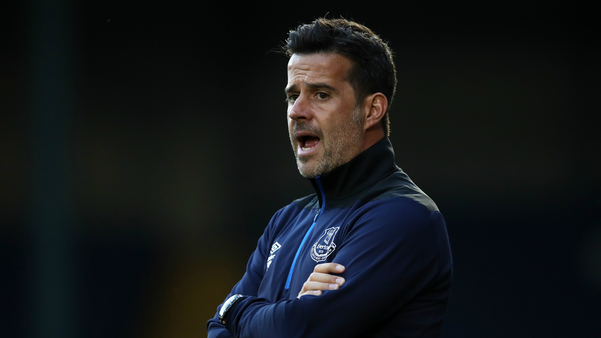 他扩展了自 他扩展了自